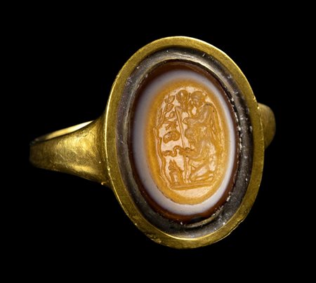 A GRAND TOUR AGATE INTAGLIO SET IN A GOLD RING. SACRIFICE SCENE. 