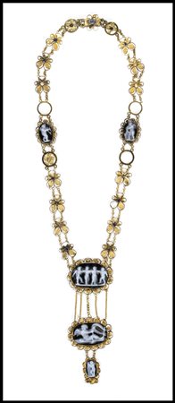 A GOLD NECKLACE SET WITH 5 ONYX CAMEO. EROTES.
