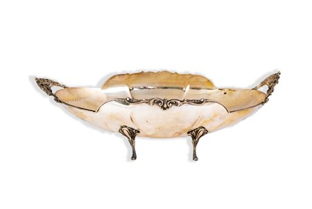 Cestino centrotavola in argento sbalzato