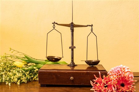 Bilancia da orafo in noce e ottone