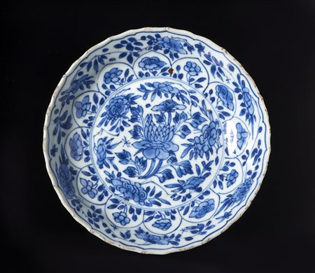  Arte Cinese - Piattino bianco - blu
Cina, dinastia Qing, periodo Kangxi,  XVII secolo .