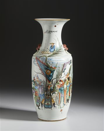  Arte Cinese - Vaso a balaustro decorato con scena mitologica
Cina, periodo Repubblica, inizio XX secolo .