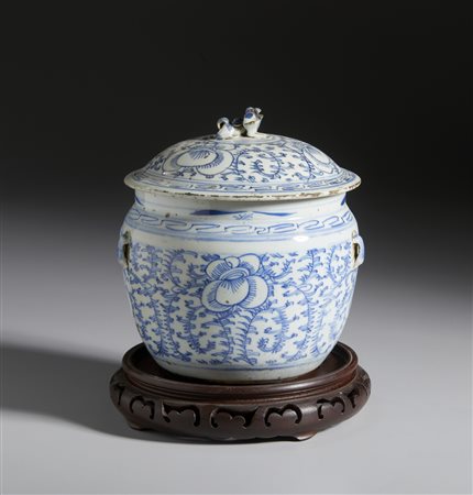  Arte Cinese - Giara in porcellana bianco e blu 
Cina, dinastia Qing, XVIII secolo .