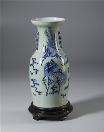  Arte Cinese - Vaso in porcellana bianco e blu 
Cina, tardo XIX secolo .