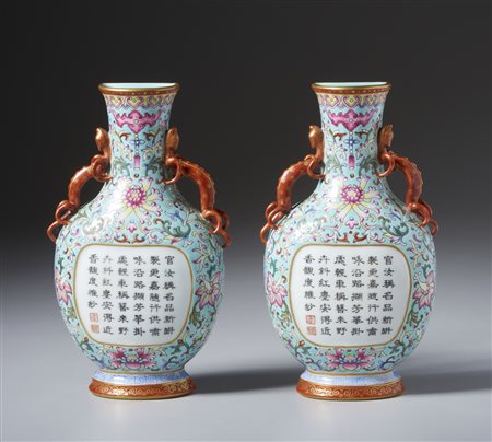  Arte Cinese - Coppia di vasi da parete 
Cina, Repubblica, prima metà XX secolo
.