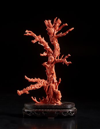  Arte Cinese - Grande intaglio in corallo rossa raffigurante due dame 
Cina, XX secolo .