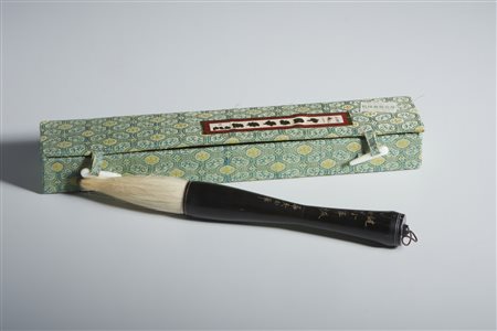  Arte Cinese - Pennello da calligrafo con iscrizioni sul manico 
Cina, inizio XX secolo .