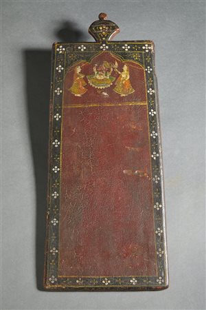  Arte Indiana - Tavoletta in legno policromo 
India Settentrionale, Rajasthan, XIX secolo .