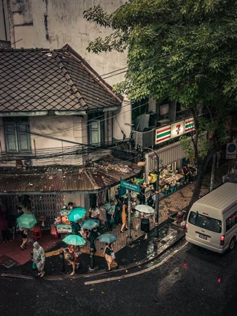 Tomaso Pignocchi (Roma 1984) 

Umbrellas - Bangkok