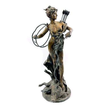 Diana cacciatrice con cinghiale in bronzo patinato, XX secolo, h. cm. 117