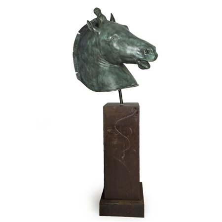 Monumentale testa di cavallo in bronzo patinato, dall'originale al Museo...