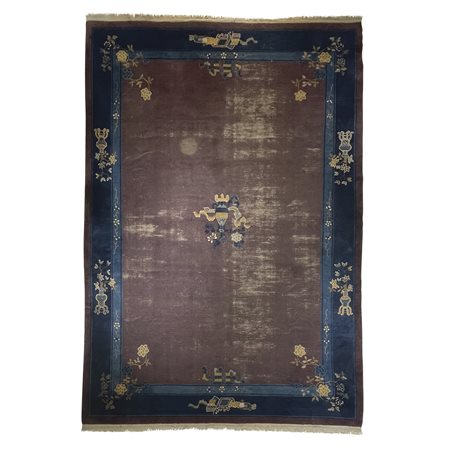 Tappeto cinese, color melanzana con bordo blu, cm. 371x276 (rapé)