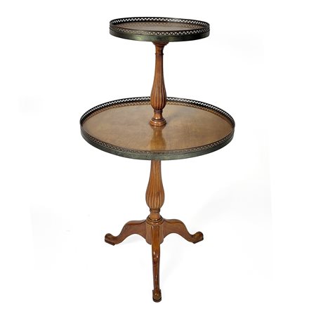 Servomuto di mogano, inizi del XX secolo, qualificato da due ripiani...