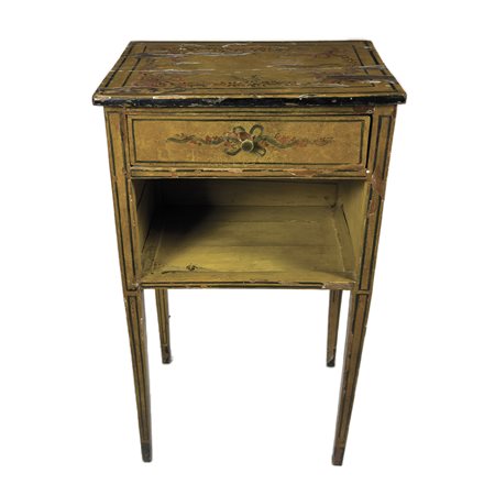 Comodino da centro in legno laccato e dipinto, le pareti ornate da nastrini...