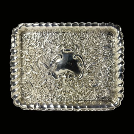 Guantiera rettangolare in argento sterling, Birmingham, 1903, con piano...