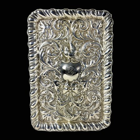 Guantiera rettangolare in argento sterling, Chester, 1799, con piano sbalzato...