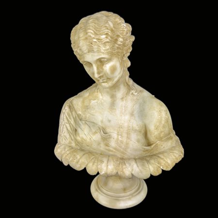 Busto di Clizia in alabastro, inizi del XIX secolo, finemente scolpito; base...