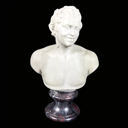 Busto di satiro in marmo, XIX secolo, su base circolare in breccia rossa,...