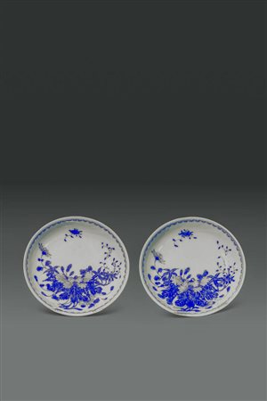 COPPIA DI PICCOLI PIATTI<BR>Coppia di piccoli piatti in porcellana bianca e blu