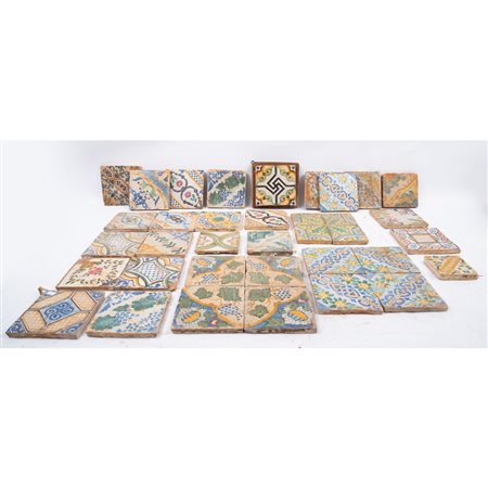 57 mattonelle in maiolica decorata