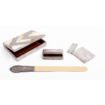 QUATTRO OGGETTI IN ARGENTO E METALLO