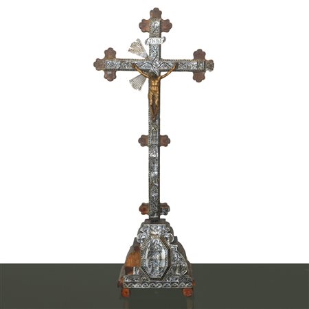 Crocifisso legno con piedistallo, lastronato in madreperla decorata a bulino con figure sacre, XVIII century