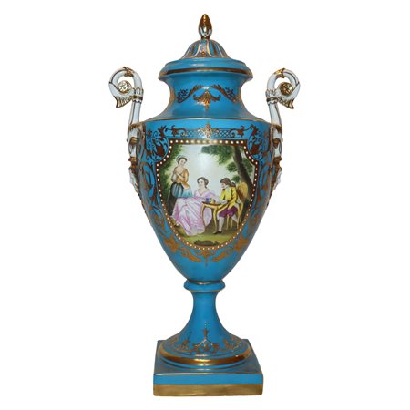 Vaso in porcellana a poutiche con manici , nello stile azzurro di Sevres, 20 century