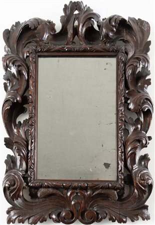 Cornice a cartoccio, in legno intagliato. Veneto, XIX secolo. Cm 65x46(difetti, mancanze)