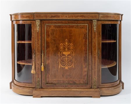 Credenza lastronata in noce, radica di noce e filettature di acero....