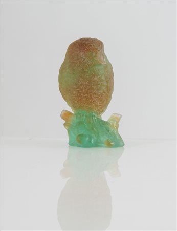 DAUM, Francia. Civetta in pasta di vetro. Cm 8x5x5. Opera firmata alla base...