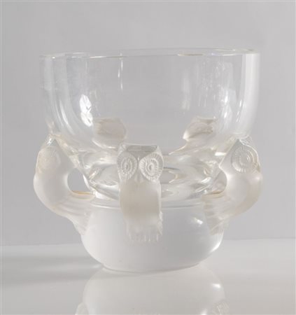 LALIQUE Vaso in cristallo. Cm 13,5x13,5. Alla base reca marchio Lalique France.