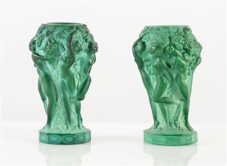 Coppia di vasi in pasta vitrea verde di gusto decò. Primi anni 30 del XX...