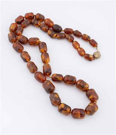 Collana in ambra ad una fila di barilotti cilindrici in ambra arancio