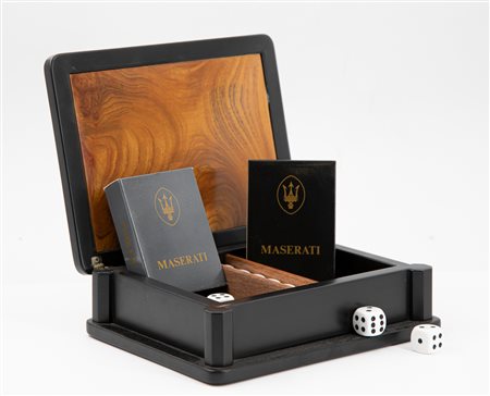 MASERATI COFANETTO VINTAGE Maserati cofanetto in radica con logo contenente...