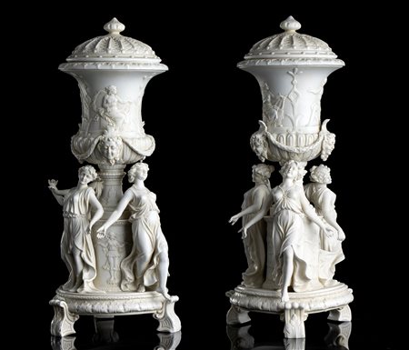 Coppia di coppe con coperchio Napoleone III in porcellana biscuit - Francia, XIX secolo