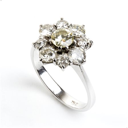 Anello a fiore in diamanti ed oro bianco