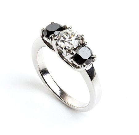 Anello trilogy in oro con diamanti 