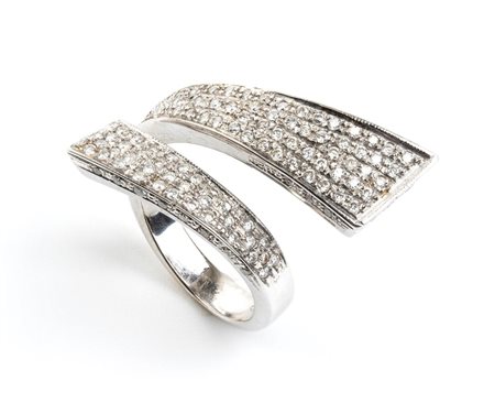 Anello in oro con pavè di brillanti 