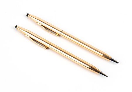 Lotto composto da quattro penne a sfera ed una stilografica