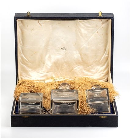 Tre bottiglie bottiglie inglesi in vetro e argento - Birmingham 1923, argentieri MAPPIN & WEBB 