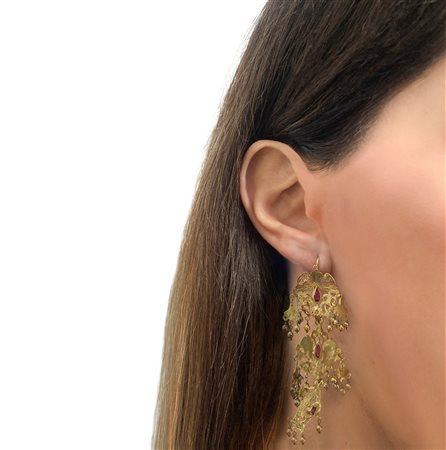 Orecchini Pendenti in oro basso titolo con granati