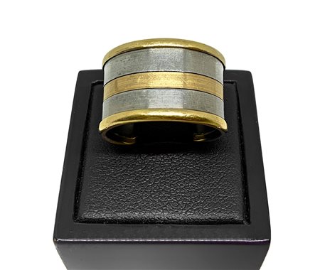 Anello a fascia larga in oro rosso e bianco, 20° century