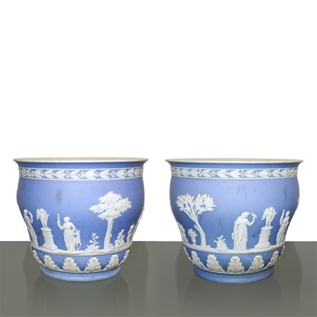 Wedgwood Made in England - Coppia di vasi con raffigurazioni di scene classiche