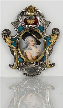  
Cornice in argento e smalti con miniatura raffigurante nobildonna con cappello. Punzoni Roma XVIII secolo 
 
