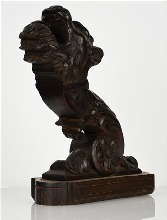  
Mensola in legno intagliato con testa ferina 
 cm 10x32