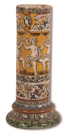  
Colonna toscana in maiolica decorata con angeli portafestoni XIX secolo
 altezza cm 68