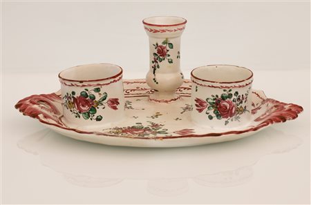  
Manifattura Casali e Callegari, Pesaro, ultimo quarto del XVIII secolo. Servito da scrittoio "alla rosa di Pesaro" 
 cm 29x21x9