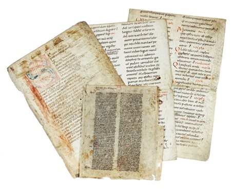 Raccolta di 5 pergamene. Testi profani e sacri.  Secoli fine XII circa – XIV secolo. 