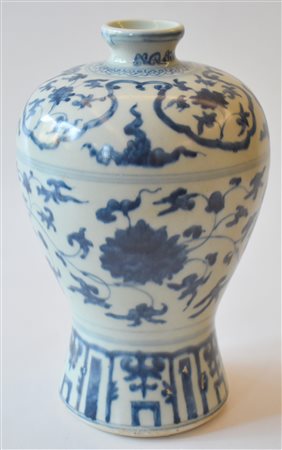 Cina vaso in porcellana bianca e blu<br>cm.x h. 