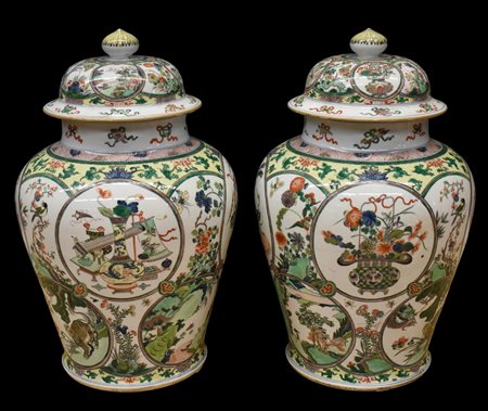 Cina coppia di vasi con coperchio in porcellana 